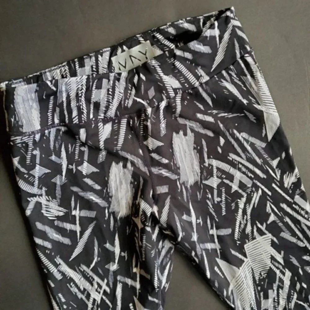 Marc New York Andrew Marc Workout Capris - Picture 5 of 9